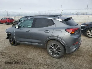 2022 Buick Encore GX Essence с VIN KL4MMGSL4NB041307, выставлен на аукционе Copart как лот 53014545 с пробегом 79 359 миль миль и Списание • Salvage title. История ставок и продаж доступна на DreamBid. Изображение 2.