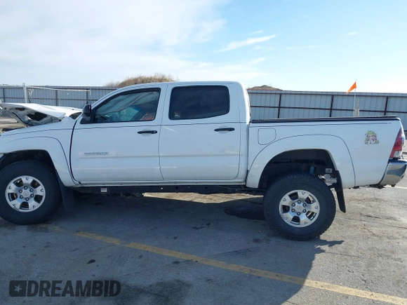 2015 Toyota Tacoma with VIN 3TMLU4EN8FM184297, listed as a IAAI auction lot 41759278 with 116,158 mi miles and . Bid and sale history available at DreamBid. Image 14.