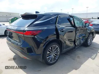 2024 Lexus RX 450h+ Luxury z VIN JTJCJMGA2R2011919, wystawiony jako IAAI lot #42341635 z przebiegiem 28 688 mil mil oraz . Historia ofert i sprzedaży dostępna na DreamBid. Obrazek 4.