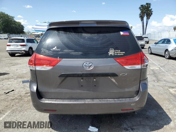 2014 Toyota Sienna L z VIN 5TDZK3DC0ES409479, wystawiony jako Copart lot #51643485 z przebiegiem 119 709 mil mil oraz Szkoda całkowita • Salvage title. Historia ofert i sprzedaży dostępna na DreamBid. Obrazek 6.