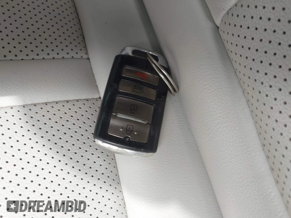 2015 Kia K900 Luxury with VIN KNALW4D44F6018536, listed as a IAAI auction lot 41795388 with 83,188 mi miles. Bid and sale history available at carsss.com. Image 11.