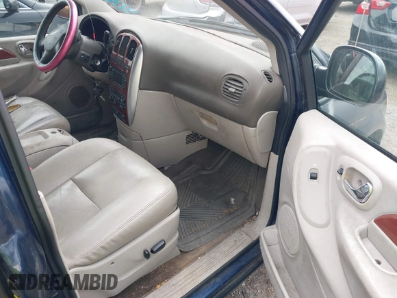 2005 Chrysler Town & Country Limited with VIN 2C8GP64L75R365241, listed as a IAAI auction lot 42147460 with 255,540 mi miles. Bid and sale history available at carsss.com. Image 5.