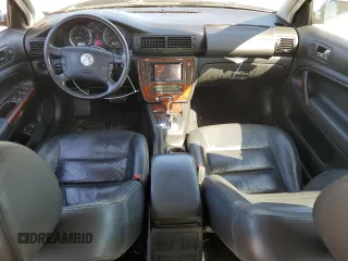 2003 Volkswagen Passat GLX z VIN WVWRH63B93P354188, wystawiony jako Copart lot #69510584 z przebiegiem 125 225 mil mil oraz Szkoda całkowita • Salvage title. Historia ofert i sprzedaży dostępna na DreamBid. Obrazek 8.