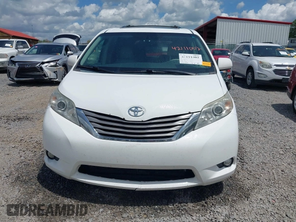 2011 Toyota Sienna XLE AAS z VIN 5TDYK3DC6BS172939, wystawiony jako IAAI lot #42111002 z przebiegiem 172 160 mil mil oraz . Historia ofert i sprzedaży dostępna na DreamBid. Obrazek 13.