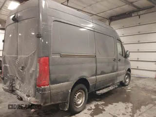 2019 Mercedes-Benz Sprinter Cargo with VIN WD4PF0CD5KP088412, listed as a IAAI auction lot 41618741 with 135,848 mi miles. Bid and sale history available at carsss.com. Image 4.