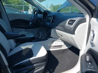 2020 Jeep Compass Latitude с VIN 3C4NJDBB8LT143150, выставлен на аукционе IAAI как лот 42563369 с пробегом 54 827 миль миль и . История ставок и продаж доступна на DreamBid. Изображение 5.