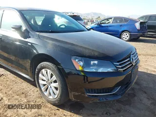 2015 Volkswagen Passat Limited Edition Edition z VIN 1VWAT7A3XFC068792, wystawiony jako IAAI lot #41704551 z przebiegiem 89 388 mil mil oraz . Historia ofert i sprzedaży dostępna na DreamBid. Obrazek 6.