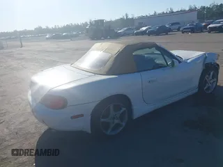2003 Mazda MX-5 Miata Cloth z VIN JM1NB353730312566, wystawiony jako IAAI lot #41782864 z przebiegiem Nie podano mil oraz . Historia ofert i sprzedaży dostępna na DreamBid. Obrazek 4.