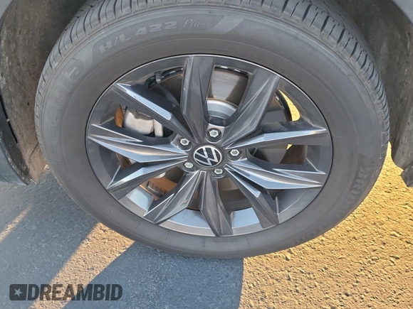 2024 Volkswagen Tiguan SE z VIN 3VV3B7AX0RM107010, wystawiony jako IAAI lot #42845198 z przebiegiem 22 903 mil mil oraz . Historia ofert i sprzedaży dostępna na DreamBid. Obrazek 18.