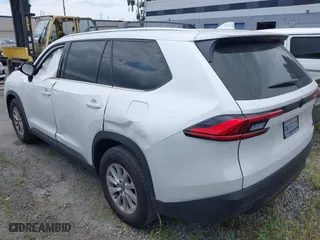 2024 Toyota Grand Highlander XLE with VIN 5TDAAAA55RS013662, listed as a IAAI auction lot 41828046 with 6,202 mi miles. Bid and sale history available at carsss.com. Image 3.