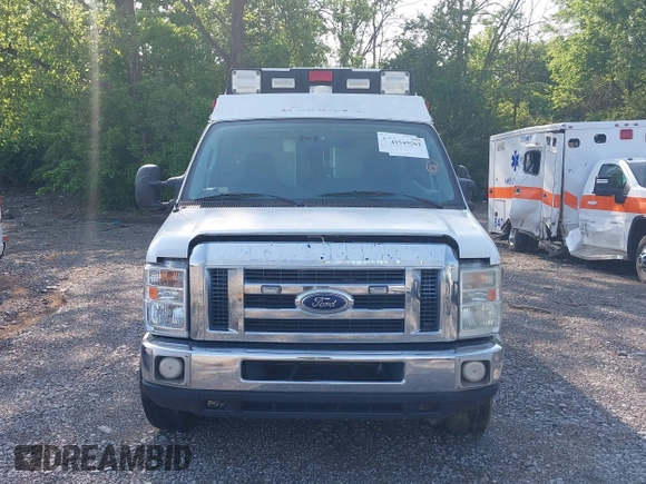 2012 Ford E-Series Commercial z VIN 1FDSS3ESXCDA58950, wystawiony jako IAAI lot #41549561 z przebiegiem 471 886 mil mil oraz . Historia ofert i sprzedaży dostępna na DreamBid. Obrazek 6.