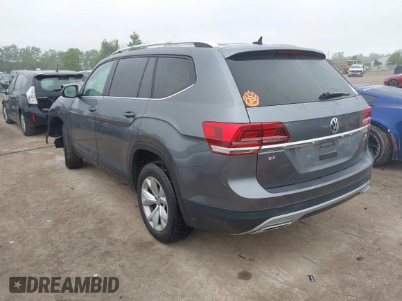 2018 Volkswagen Atlas SE z VIN 1V2KR2CAXJC517240, wystawiony jako IAAI lot #42361370 z przebiegiem 129 546 mil mil oraz . Historia ofert i sprzedaży dostępna na DreamBid. Obrazek 3.