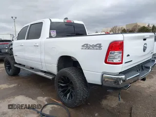 2022 Ram 1500 Big Horn z VIN 1C6SRFMT9NN241711, wystawiony jako IAAI lot #41696580 z przebiegiem 42 693 mil mil oraz . Historia ofert i sprzedaży dostępna na DreamBid. Obrazek 3.