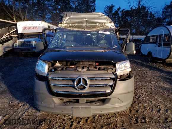2020 Mercedes-Benz Sprinter with VIN W1Z4EGHY1LT031208, listed as a Copart auction lot 81883314 with 129,460 mi miles and Salvage Title. Bid and sale history available at DreamBid. Image 5.
