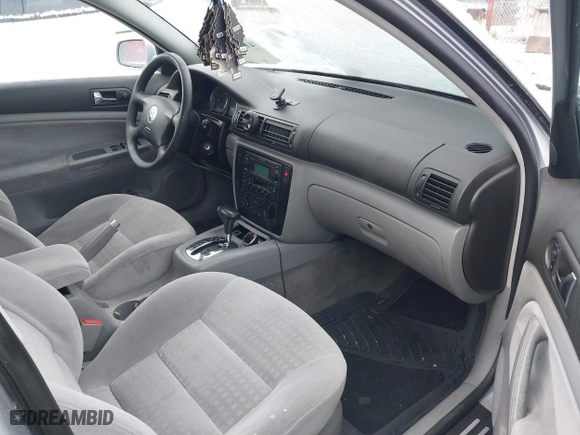 2002 Volkswagen Passat GLS with VIN WVWPD63B72P445980, listed as a IAAI auction lot 41366620 with 168,590 mi miles. Bid and sale history available at carsss.com. Image 5.
