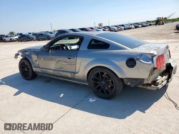 2008 Ford Mustang GT Deluxe z VIN 1ZVHT82H885154382, wystawiony jako Copart lot #51860665 z przebiegiem Nie podano mil oraz Szkoda całkowita • Salvage title. Historia ofert i sprzedaży dostępna na DreamBid. Obrazek 2.