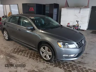 2013 Volkswagen Passat SEL Premium z VIN 1VWCN7A35DC036445, wystawiony jako IAAI lot #42375017 z przebiegiem 155 069 mil mil oraz . Historia ofert i sprzedaży dostępna na DreamBid. Obrazek 1.