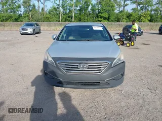 2016 Hyundai Sonata SE z VIN 5NPE24AF8GH350287, wystawiony jako IAAI lot #42476022 z przebiegiem 185 630 mil mil oraz . Historia ofert i sprzedaży dostępna na DreamBid. Obrazek 12.