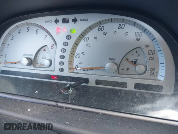 2003 Toyota Camry LE z VIN 4T1BF32K03U561492, wystawiony jako IAAI lot #41607321 z przebiegiem 171 920 mil mil oraz . Historia ofert i sprzedaży dostępna na DreamBid. Obrazek 7.