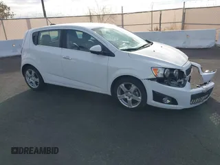 2016 Chevrolet Sonic LTZ z VIN 1G1JE6SB8G4143877, wystawiony jako IAAI lot #41621400 z przebiegiem 109 320 mil mil oraz . Historia ofert i sprzedaży dostępna na DreamBid. Obrazek 1.