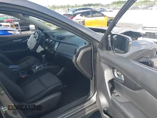 2017 Nissan Rogue SV z VIN JN8AT2MT0HW388730, wystawiony jako IAAI lot #42289935 z przebiegiem 124 943 mil mil oraz . Historia ofert i sprzedaży dostępna na DreamBid. Obrazek 5.