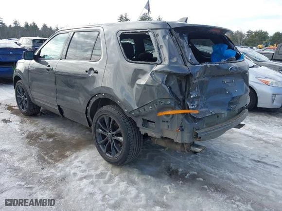 2017 Ford Explorer XLT with VIN 1FM5K8DH5HGE31723, listed as a IAAI auction lot 41661136 with 85,263 mi miles. Bid and sale history available at carsss.com. Image 3.