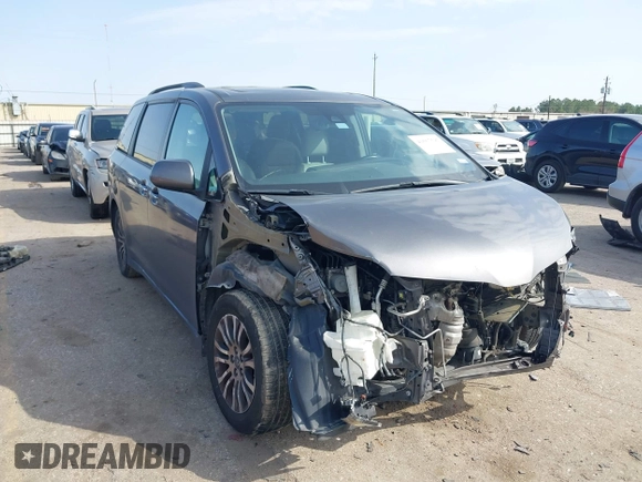 2018 Toyota Sienna XLE Auto Access Seat with VIN 5TDYZ3DC3JS951774, listed as a IAAI auction lot 41567595 with 160,197 mi miles. Bid and sale history available at carsss.com. Image 1.