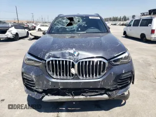 2021 BMW X5 sDrive40i z VIN 5UXCR4C02M9G93906, wystawiony jako Copart lot #63986844 z przebiegiem 32 411 mil mil oraz Szkoda całkowita • Salvage title. Historia ofert i sprzedaży dostępna na DreamBid. Obrazek 5.