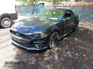 2018 Ford Mustang EcoBoost Premium z VIN 1FATP8UH4J5117856, wystawiony jako IAAI lot #42675106 z przebiegiem 110 587 mil mil oraz . Historia ofert i sprzedaży dostępna na DreamBid. Obrazek 2.