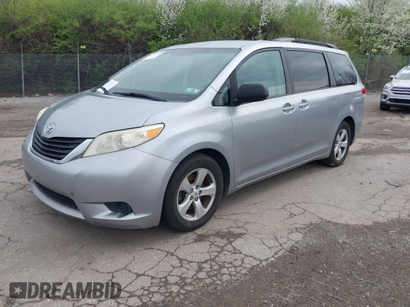 2012 Toyota Sienna LE AAS with VIN 5TDKK3DC9CS227584, listed as a IAAI auction lot 41972758 with 258,077 mi miles. Bid and sale history available at carsss.com. Image 18.