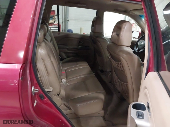 2004 Honda Pilot EX with VIN 2HKYF18584H588973, listed as a IAAI auction lot 41800129 with 221,498 mi miles. Bid and sale history available at carsss.com. Image 8.