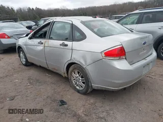 2009 Ford Focus SE z VIN 1FAHP35N89W154055, wystawiony jako IAAI lot #41680350 z przebiegiem 165 476 mil mil oraz . Historia ofert i sprzedaży dostępna na DreamBid. Obrazek 3.