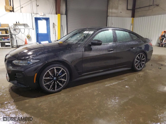 2022 BMW i4 eDrive40 with VIN WBY73AW02NFM83593, listed as a Copart auction lot 69718443 with 3,352 mi miles. Bid and sale history available at carsss.com. Image 1.