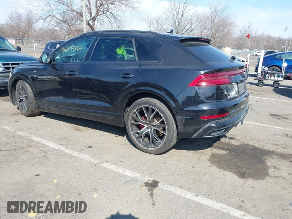 2021 Audi Q8 Prestige z VIN WA1FVAF18MD012276, wystawiony jako IAAI lot #41651592 z przebiegiem 45 615 mil mil oraz . Historia ofert i sprzedaży dostępna na DreamBid. Obrazek 3.
