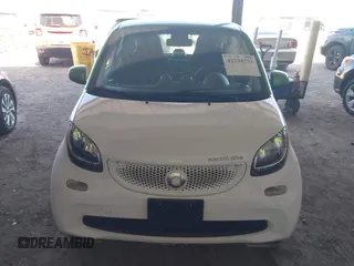 2017 Smart fortwo Pure z VIN WMEFJ9BA8HK231165, wystawiony jako IAAI lot #42238753 z przebiegiem 31 242 mil mil oraz . Historia ofert i sprzedaży dostępna na DreamBid. Obrazek 12.