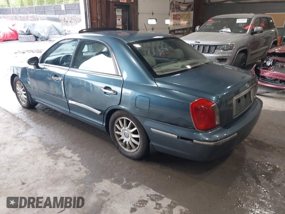 2005 Hyundai XG with VIN KMHFU45E35A414283, listed as a IAAI auction lot 42211359 with 101,869 mi miles. Bid and sale history available at carsss.com. Image 3.
