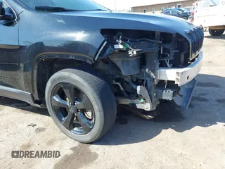 2017 Jeep Cherokee Sport z VIN 1C4PJLAB7HW617014, wystawiony jako IAAI lot #42024427 z przebiegiem 196 968 mil mil oraz . Historia ofert i sprzedaży dostępna na DreamBid. Obrazek 6.