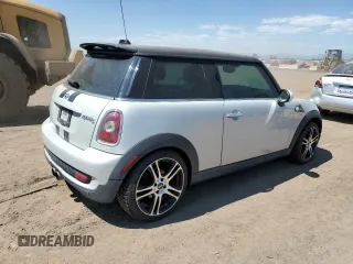 2010 MINI Hardtop S with VIN WMWMF7C53ATZ71927, listed as a Copart auction lot 60350125 with 110,385 mi miles and Clean title. Bid and sale history available at DreamBid. Image 3.