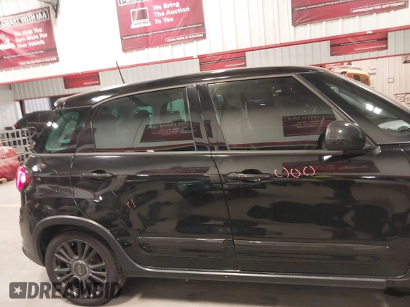 2019 FIAT 500L Trekking with VIN ZFBNFADH0KZ042275, listed as a IAAI auction lot 41172309 with 30,865 mi miles. Bid and sale history available at carsss.com. Image 14.