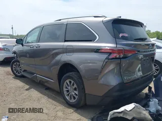 2021 Toyota Sienna XLE with VIN 5TDJRKEC3MS065212, listed as a IAAI auction lot 42086801 with 22,602 mi miles and . Bid and sale history available at DreamBid. Image 3.