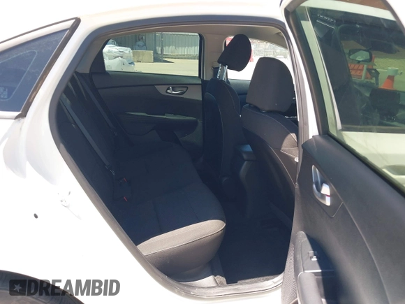 2020 Kia Forte LXS z VIN 3KPF24AD4LE248213, wystawiony jako IAAI lot #42290261 z przebiegiem 21 722 mil mil oraz . Historia ofert i sprzedaży dostępna na DreamBid. Obrazek 8.