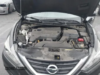 2017 Nissan Altima SV z VIN 1N4AL3AP7HC218462, wystawiony jako IAAI lot #42189510 z przebiegiem 98 426 mil mil oraz . Historia ofert i sprzedaży dostępna na DreamBid. Obrazek 10.