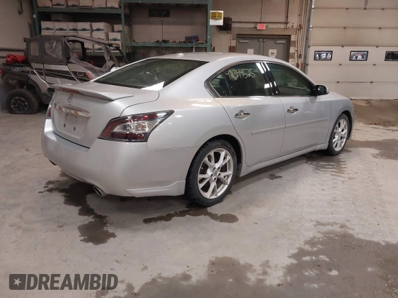 2014 Nissan Maxima SV z VIN 1N4AA5AP8EC498468, wystawiony jako IAAI lot #42344525 z przebiegiem 149 178 mil mil oraz . Historia ofert i sprzedaży dostępna na DreamBid. Obrazek 4.