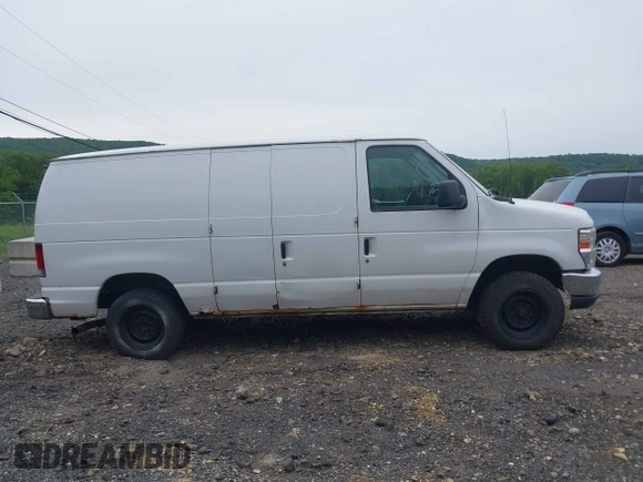2012 Ford Econoline Cargo Commercial z VIN 1FTNE2EL2CDB16707, wystawiony jako IAAI lot #42358039 z przebiegiem 250 186 mil mil oraz . Historia ofert i sprzedaży dostępna na DreamBid. Obrazek 13.