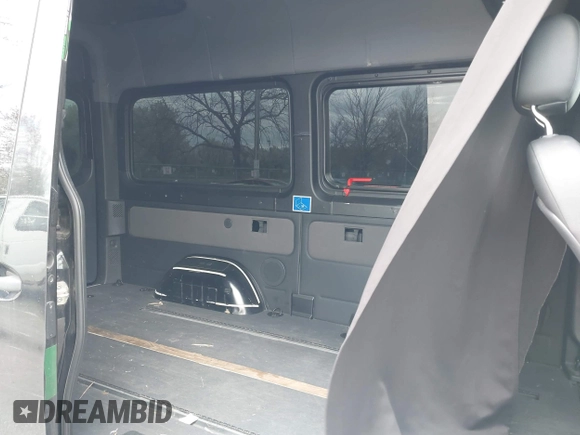 2019 Mercedes-Benz Sprinter Passenger z VIN WDZPF0CD3KP130537, wystawiony jako IAAI lot #42052916 z przebiegiem 192 310 mil mil oraz . Historia ofert i sprzedaży dostępna na DreamBid. Obrazek 8.