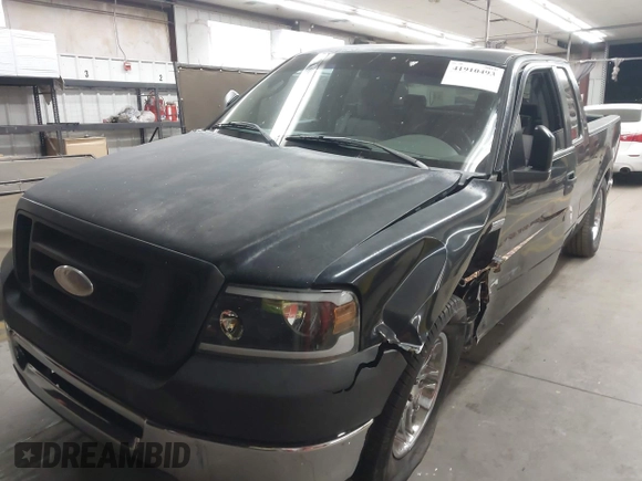 2006 Ford F-150 STX with VIN 1FTRX12W96NB42417, listed as a IAAI auction lot 41910493 with 220,559 mi miles. Bid and sale history available at carsss.com. Image 2.