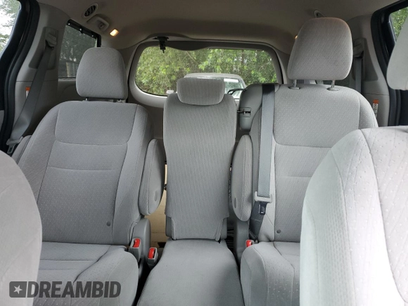 2020 Toyota Sienna LE Auto Access Seat с VIN 5TDKZ3DC4LS072034, выставлен на аукционе Copart как лот 62531295 с пробегом 81 639 миль миль и Списание • Salvage title. История ставок и продаж доступна на DreamBid. Изображение 10.