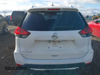 2020 Nissan Rogue SV z VIN JN8AT2MV3LW138117, wystawiony jako IAAI lot #41902231 z przebiegiem 131 746 mil mil oraz . Historia ofert i sprzedaży dostępna na DreamBid. Obrazek 17.