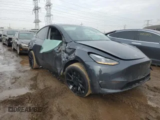 2024 Tesla Model Y Long Range with VIN 7SAYGAEE7RF043096, listed as a Copart auction lot 46939395 with 12,521 mi miles and Salvage Title. Bid and sale history available at DreamBid. Image 4.