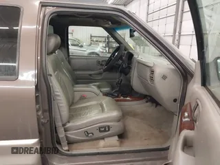 2001 Oldsmobile Bravada z VIN 1GHDT13W812133670, wystawiony jako IAAI lot #42224085 z przebiegiem 159 995 mil mil oraz . Historia ofert i sprzedaży dostępna na DreamBid. Obrazek 5.